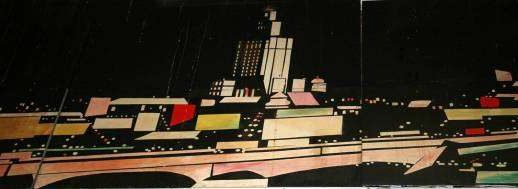 Przedstawiona jest abstrakcyjna, kolorowa ilustracja, ukazująca stację kolejową i otaczające ją budynki. Torowisko biegnie przez centralną część obrazu, z wagonami widocznymi na niektórych torach. Dominującym elementem jest wysoki budynek z wieżą, który wyróżnia się na tle pozostałej zabudowy.