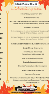 Plakat przedstawia harmonogram wydarzeń w Stacji Muzeum. Wymienione są daty od 04.09 do 30.09 z przypisanymi wydarzeniami, takimi jak dni otwarte, warsztaty, spotkania oraz wystawy. Tło plakatu jest w odcieniach pomarańczowego z grafiką przypominającą motywy kolejowe.