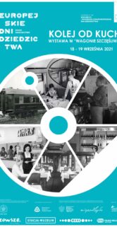 Plakat promujący wystawę "Kolej od kuchni" składa się z kilku czarno-białych zdjęć ułożonych w kształcie koła z dużym okręgiem w środku. Na fotografiach zauważalne są sceny związane z kolejnictwem: pracownicy obsługujący pasażerów, wnętrze starego wagonu restauracyjnego, czy obsługa kuchenna. Centralnie umieszczone logo Stacji Muzeum jest otoczone informacjami o wydarzeniu oraz datami "18-19 wrze
