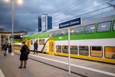 piętrowy pociąg Kolei Mazowieckich z Nocy Muzeów