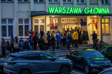 kolejka przed wejściem do Stacji Muzeum