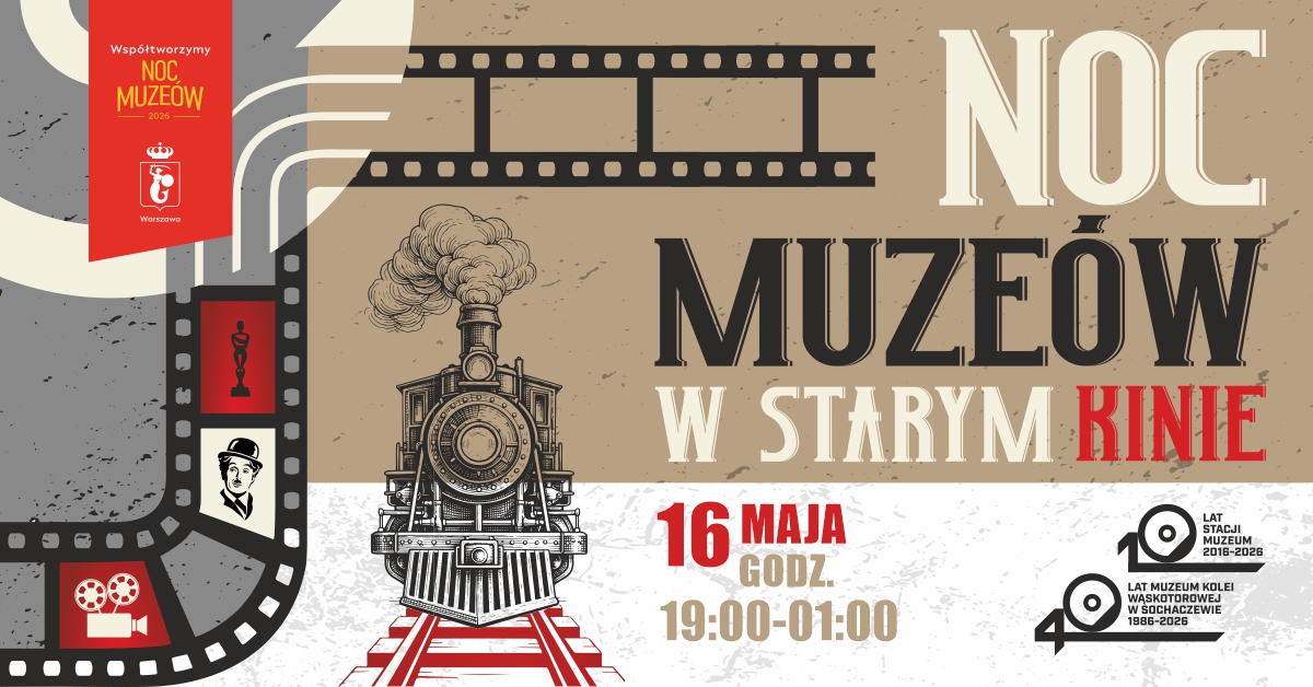 Plakat wydarzenia „Noc Muzeów w Starym Kinie”. Centralnie widoczna stylizowana, czarno-biała lokomotywa parowa jadąca w stronę widza, z unoszącą się parą. Tło utrzymane w beżowo-szarej kolorystyce z motywem taśmy filmowej biegnącej przez całą grafikę; na taśmie widoczne kadry z ikoną statuetki filmowej, kamerą oraz postacią w meloniku nawiązującą do kina niemego. Po prawej duży napis „NOC MUZEÓW W STARYM KINIE”, z wyróżnionym czerwonym słowem „KINIE”. Na dole informacja: „16 maja, godz. 19:00–01:00”. W lewym górnym rogu czerwony baner z napisem „Współtworzymy Noc Muzeów 2026” oraz herbem Warszawy. W prawym dolnym rogu logotypy jubileuszowe związane z muzeum kolei i stacją muzeum.